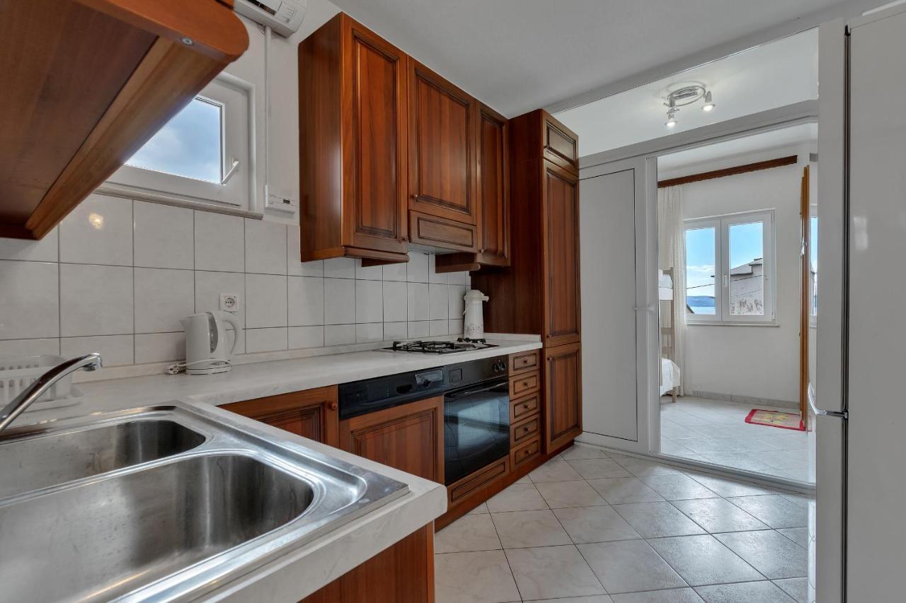 Apartments Tihomir Musac Omis Exterior photo