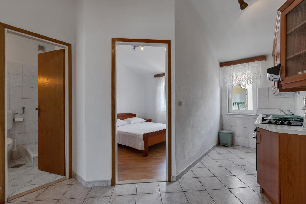 Apartments Tihomir Musac Omis Exterior photo