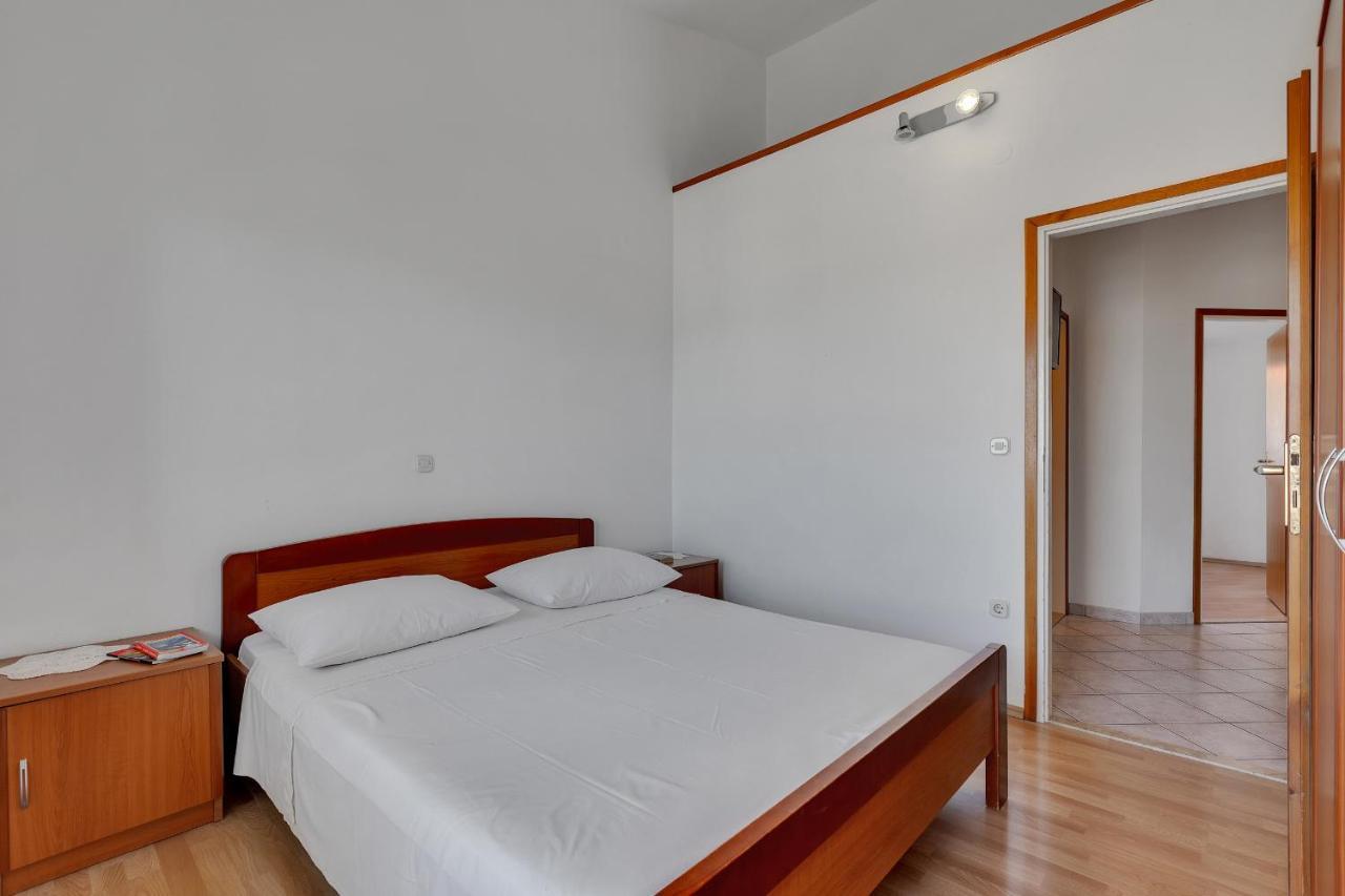 Apartments Tihomir Musac Omis Exterior photo