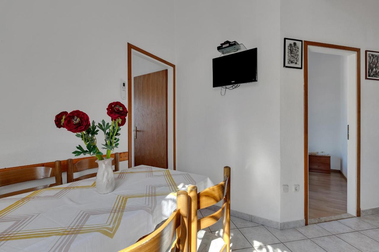 Apartments Tihomir Musac Omis Exterior photo