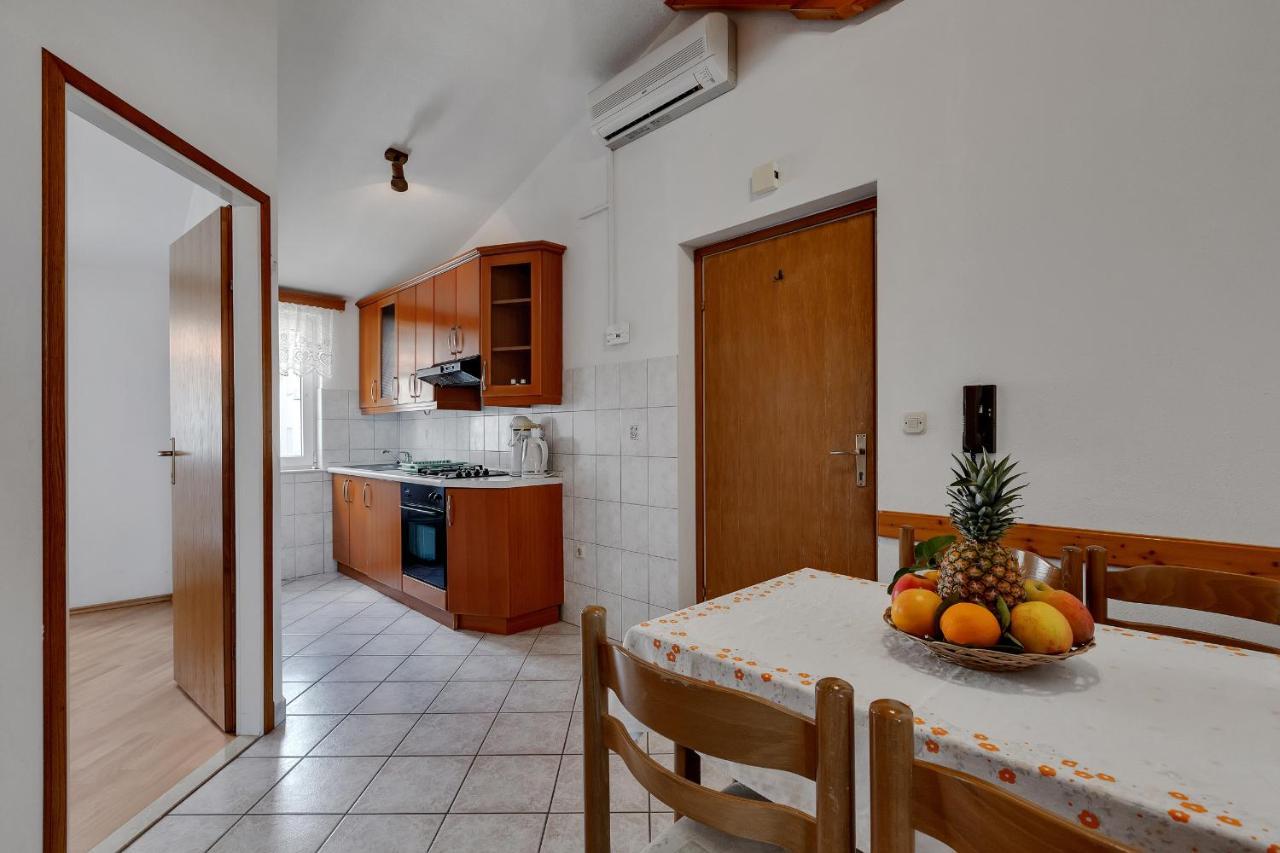 Apartments Tihomir Musac Omis Exterior photo